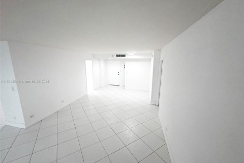 Copropriété à vendre à Sunny Isles Beach, Floride: 2 chambres, 100.98 m2 № 1370649 - photo 14