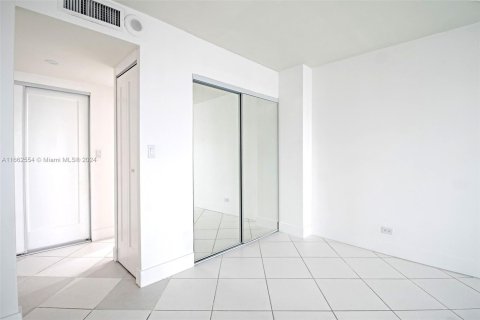 Copropriété à vendre à Sunny Isles Beach, Floride: 2 chambres, 100.98 m2 № 1370649 - photo 29