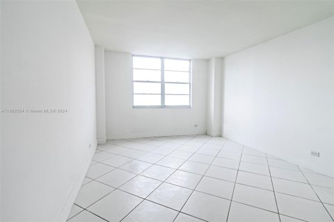 Copropriété à vendre à Sunny Isles Beach, Floride: 2 chambres, 100.98 m2 № 1370649 - photo 24