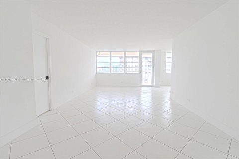 Condominio en venta en Sunny Isles Beach, Florida, 2 dormitorios, 100.98 m2 № 1370649 - foto 19