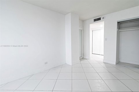 Copropriété à vendre à Sunny Isles Beach, Floride: 2 chambres, 100.98 m2 № 1370649 - photo 23