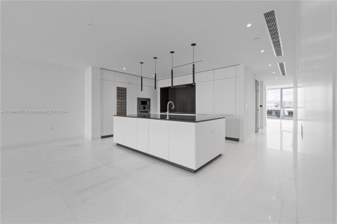 Copropriété à vendre à Miami, Floride: 3 chambres, 328.5 m2 № 1328422 - photo 10