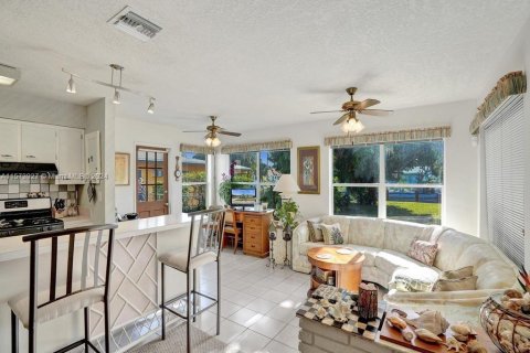 Купить виллу или дом в Форт-Лодердейл, Флорида 2 спальни, 116.87м2, № 1140972 - фото 19