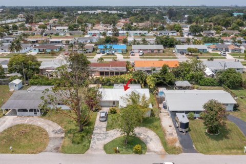 Casa en venta en Lake Worth, Florida, 3 dormitorios, 140.1 m2 № 1179612 - foto 2