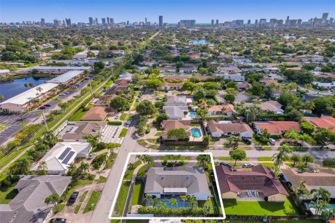 Casa en venta en Miami, Florida, 4 dormitorios, 232.44 m2 № 1397445 - foto 2