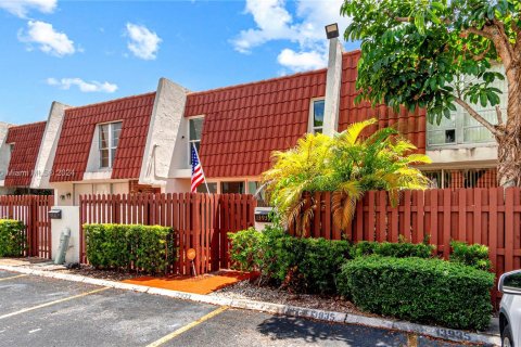 Townhouse in Miami, Florida 3 bedrooms, 140.28 sq.m. № 1397400 - photo 28