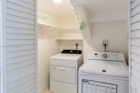 Townhouse in Miami, Florida 3 bedrooms, 140.28 sq.m. № 1397400 - photo 13