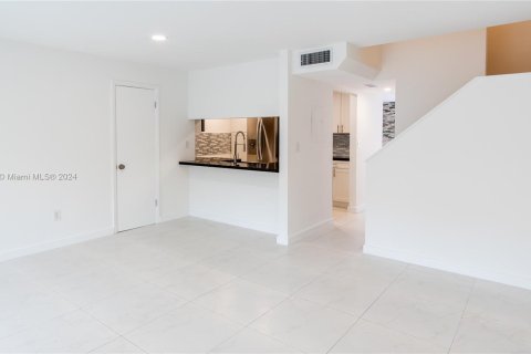 Townhouse in Miami, Florida 3 bedrooms, 140.28 sq.m. № 1397400 - photo 23