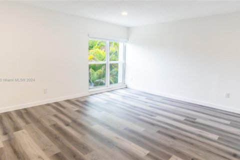 Townhouse in Miami, Florida 3 bedrooms, 140.28 sq.m. № 1397400 - photo 14