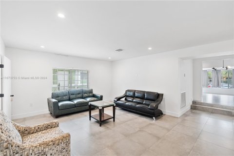 Casa en venta en Miami, Florida, 4 dormitorios, 201.13 m2 № 1397442 - foto 12