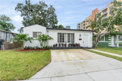 Casa en venta en Miami, Florida, 4 dormitorios, 201.13 m2 № 1397442 - foto 2