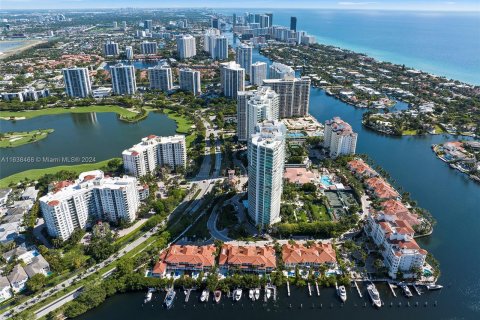 Villa ou maison à vendre à Aventura, Floride: 3 chambres, 280.75 m2 № 1311234 - photo 19