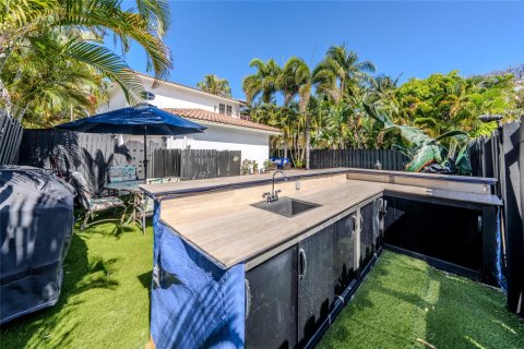 Casa en venta en Fort Lauderdale, Florida, 5 dormitorios, 290.78 m2 № 1135131 - foto 12