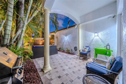 Casa en venta en Fort Lauderdale, Florida, 5 dormitorios, 290.78 m2 № 1135131 - foto 3