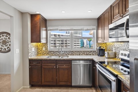 Condominio en venta en Hallandale Beach, Florida, 2 dormitorios, 109.62 m2 № 970309 - foto 18