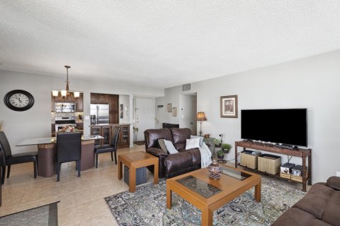Condominio en venta en Hallandale Beach, Florida, 2 dormitorios, 109.62 m2 № 970309 - foto 25
