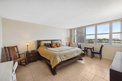 Condominio en venta en Hallandale Beach, Florida, 2 dormitorios, 109.62 m2 № 970309 - foto 14