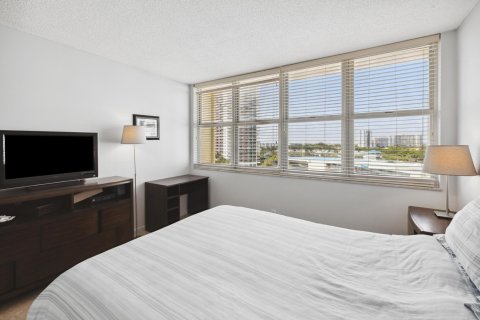Condominio en venta en Hallandale Beach, Florida, 2 dormitorios, 109.62 m2 № 970309 - foto 9