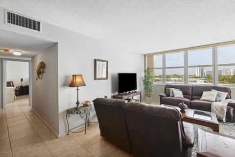 Copropriété à vendre à Hallandale Beach, Floride: 2 chambres, 109.62 m2 № 970309 - photo 23