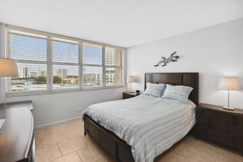 Copropriété à vendre à Hallandale Beach, Floride: 2 chambres, 109.62 m2 № 970309 - photo 10