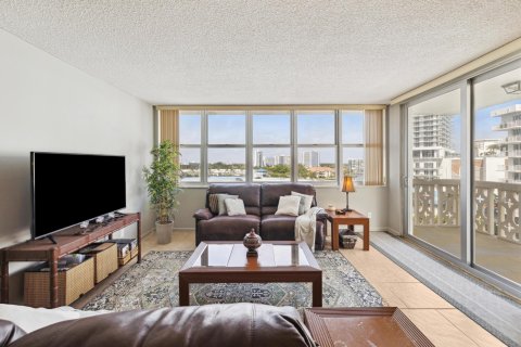 Condominio en venta en Hallandale Beach, Florida, 2 dormitorios, 109.62 m2 № 970309 - foto 22