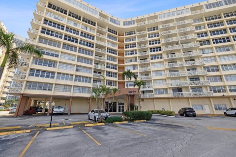 Condominio en venta en Hallandale Beach, Florida, 2 dormitorios, 109.62 m2 № 970309 - foto 1
