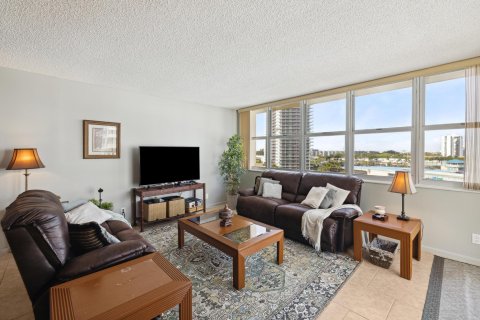 Condominio en venta en Hallandale Beach, Florida, 2 dormitorios, 109.62 m2 № 970309 - foto 24