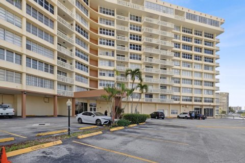 Condominio en venta en Hallandale Beach, Florida, 2 dormitorios, 109.62 m2 № 970309 - foto 2
