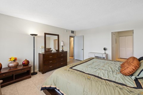 Condominio en venta en Hallandale Beach, Florida, 2 dormitorios, 109.62 m2 № 970309 - foto 12