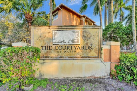 Condominio en venta en Davie, Florida, 2 dormitorios, 109.9 m2 № 1189563 - foto 3