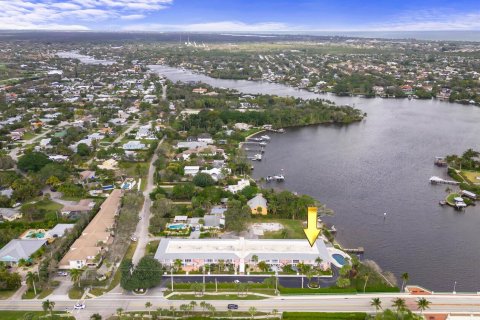 Condo in Tequesta, Florida, 2 bedrooms  № 977103 - photo 1