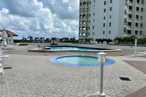 Condo in Aventura, Florida, 2 bedrooms in LANDMARK  № 1419781 - photo 26