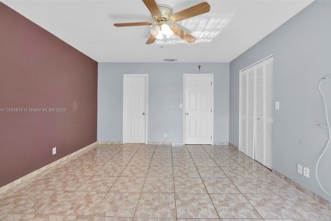 Townhouse in Pembroke Pines, Florida 2 bedrooms, 112.78 sq.m. № 922018 - photo 22