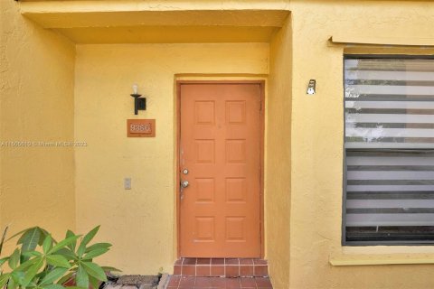 Townhouse in Pembroke Pines, Florida 2 bedrooms, 112.78 sq.m. № 922018 - photo 5