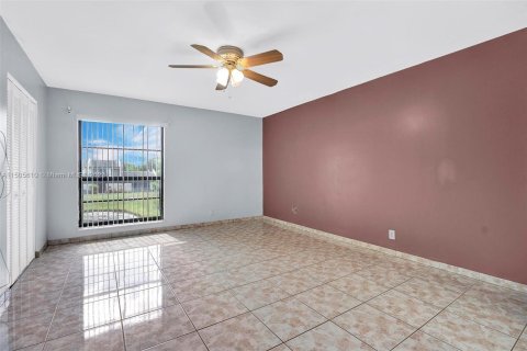 Townhouse in Pembroke Pines, Florida 2 bedrooms, 112.78 sq.m. № 922018 - photo 25