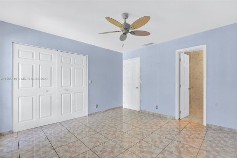 Townhouse in Pembroke Pines, Florida 2 bedrooms, 112.78 sq.m. № 922018 - photo 27