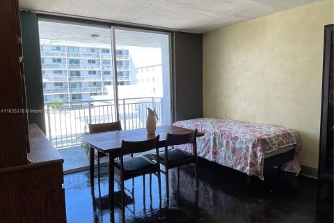 Condo in Miami Beach, Florida, 1 bedroom  № 1305028 - photo 4