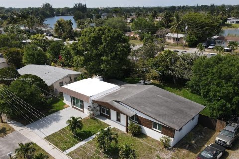House in West Park, Florida 4 bedrooms, 171.22 sq.m. № 496655 - photo 28