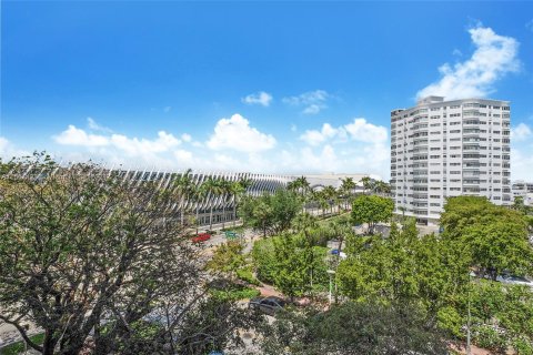 Condo in Miami Beach, Florida, 1 bedroom  № 1309322 - photo 12