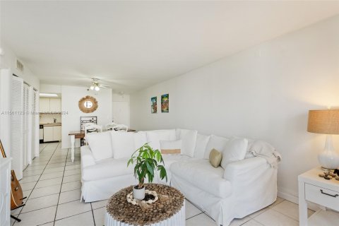 Copropriété à vendre à Miami Beach, Floride: 1 chambre, 68.75 m2 № 1309322 - photo 3