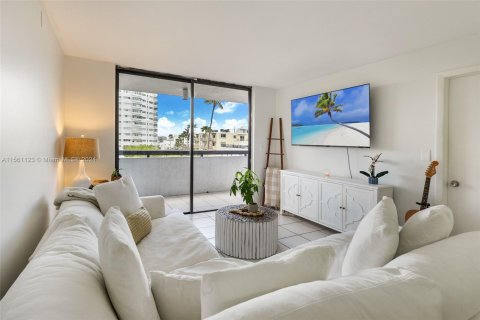 Copropriété à vendre à Miami Beach, Floride: 1 chambre, 68.75 m2 № 1309322 - photo 2