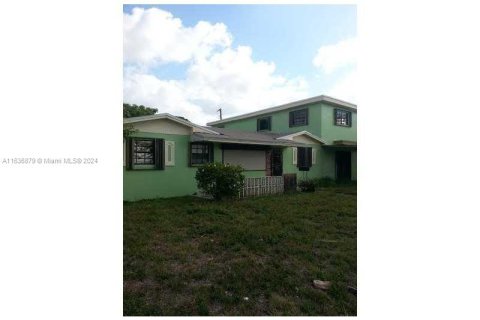 Casa en venta en Miami Gardens, Florida, 5 dormitorios № 1309244 - foto 1