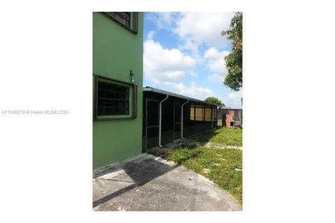 Casa en venta en Miami Gardens, Florida, 5 dormitorios № 1309244 - foto 3