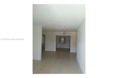 Villa ou maison à vendre à Miami Gardens, Floride: 5 chambres № 1309244 - photo 4