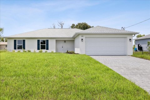 House in Cape Coral, Florida 4 bedrooms № 1309243 - photo 1