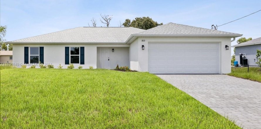 House in Cape Coral, Florida 4 bedrooms № 1309243