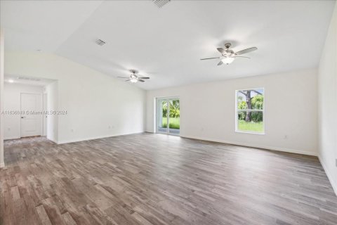 Casa en venta en Cape Coral, Florida, 4 dormitorios № 1309243 - foto 10