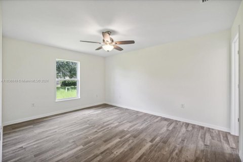 House in Cape Coral, Florida 4 bedrooms № 1309243 - photo 12