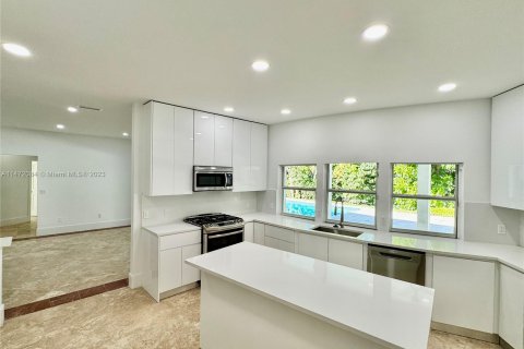 Villa ou maison à vendre à Pinecrest, Floride: 6 chambres, 448.25 m2 № 783273 - photo 13