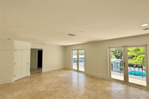 House in Pinecrest, Florida 6 bedrooms, 448.25 sq.m. № 783273 - photo 16